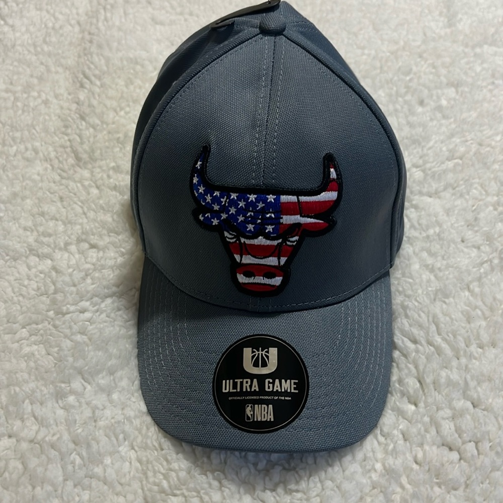 NWT - OS - Chicago Bulls - American Flag Background